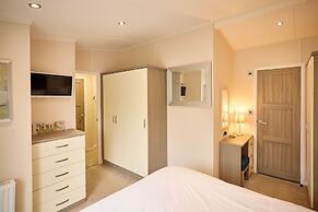 Host Stay Crucible Lodge