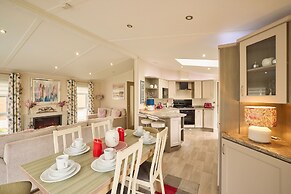 Host Stay Crucible Lodge