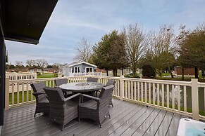 Host Stay Crucible Lodge