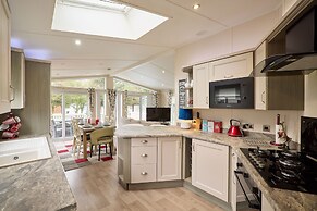 Host Stay Crucible Lodge