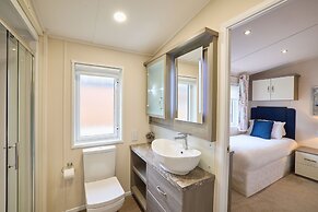 Host Stay Crucible Lodge