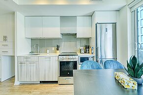 Dundas East Hotel & Suites Toronto