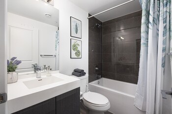 Dundas East Hotel & Suites Toronto