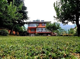Red Wood Nishat Dal Lake