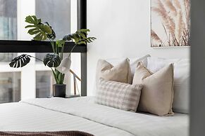 Stylish 2BR Close to Melbourne Central & QV
