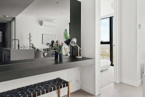 Stylish 2BR Close to Melbourne Central & QV