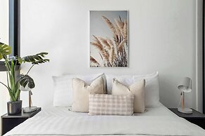 Stylish 2BR Close to Melbourne Central & QV