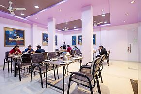 Fabhotel Grand Executive
