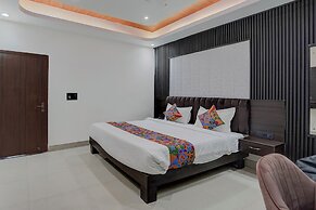 Fabhotel Ivory Loft