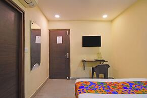 Fabhotel The Crown Aura