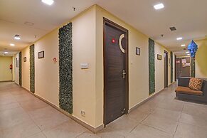 Fabhotel The Crown Aura