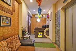 Fabhotel The Crown Aura