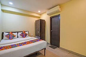 Fabhotel The Crown Aura