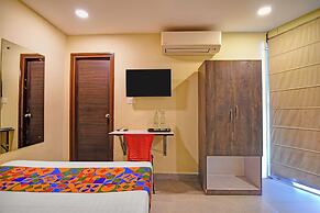 Fabhotel The Crown Aura