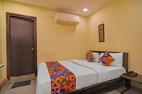 Fabhotel The Crown Aura