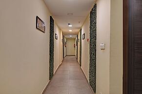 Fabhotel The Crown Aura
