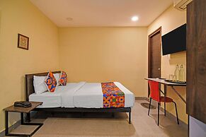 Fabhotel The Crown Aura