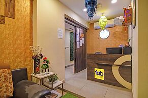 Fabhotel The Crown Aura