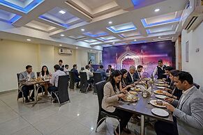 Fabhotel Hm Inn