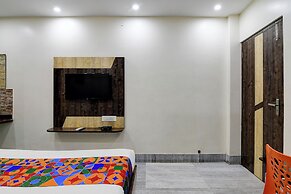 FabHotel Om Guest House & Banquet