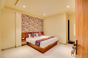 Fabhotel Relax Inn Executive