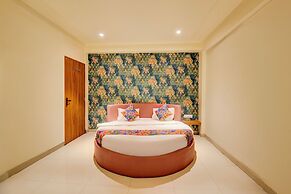 Fabhotel Relax Inn Executive
