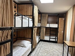 Halo.Hostel