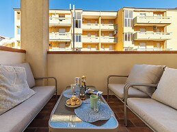First-floor Apartment Just Steps From the sea