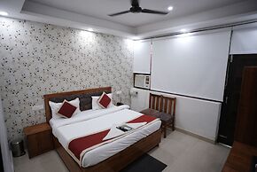 Frolic Hotel Near Sec 52 Noida Metro Station