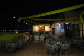 Frolic Hotel Near Sec 52 Noida Metro Station