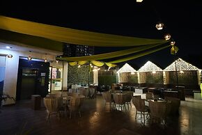 Frolic Hotel Near Sec 52 Noida Metro Station