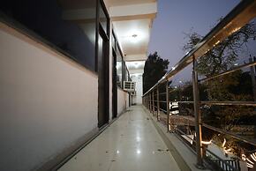Frolic Hotel Near Sec 52 Noida Metro Station
