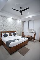 Frolic Hotel Near Sec 52 Noida Metro Station