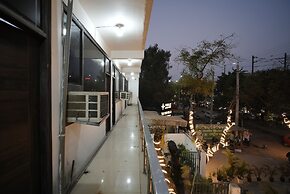 Frolic Hotel Near Sec 52 Noida Metro Station