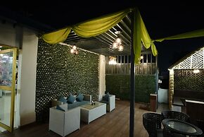 Frolic Hotel Near Sec 52 Noida Metro Station