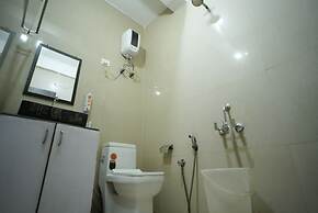 Frolic Hotel Near Sec 52 Noida Metro Station
