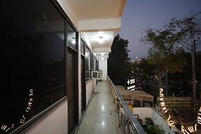 Frolic Hotel Near Sec 52 Noida Metro Station