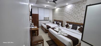 Frolic Hotel Near Sec 52 Noida Metro Station