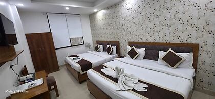 Frolic Hotel Near Sec 52 Noida Metro Station