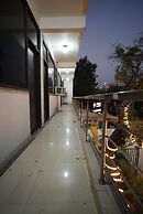 Frolic Hotel Near Sec 52 Noida Metro Station