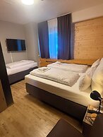 URBAN OAK Smart Stay