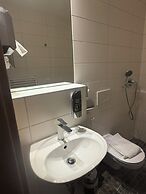 URBAN OAK Smart Stay