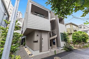 Nishi-Shinjuku Apartment