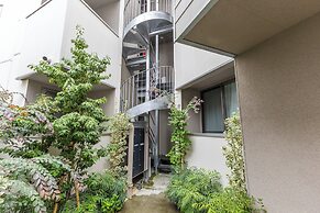 Nishi-Shinjuku Apartment