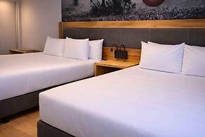 Radisson RED Funes