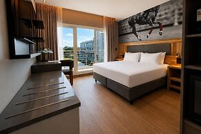 Radisson RED Funes
