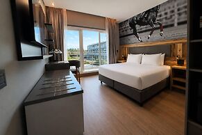 Radisson RED Funes