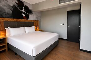 Radisson RED Funes
