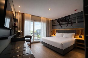 Radisson RED Funes