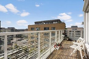 Charming Oslo Apt - Modern Comfort & City View
